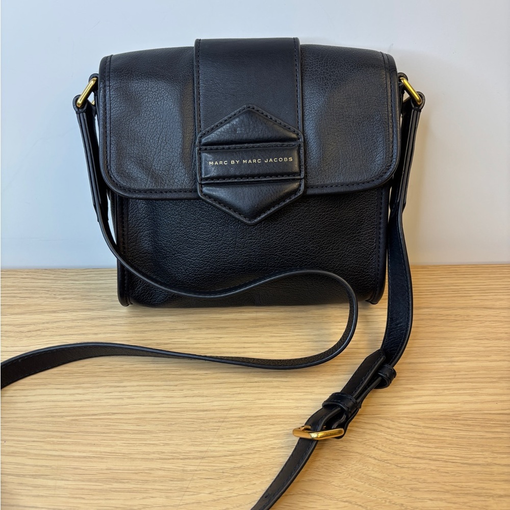 Marc‎ by Marc Jacobs Black Pebbled Leather Crossbody Bag Gold Logo Patch